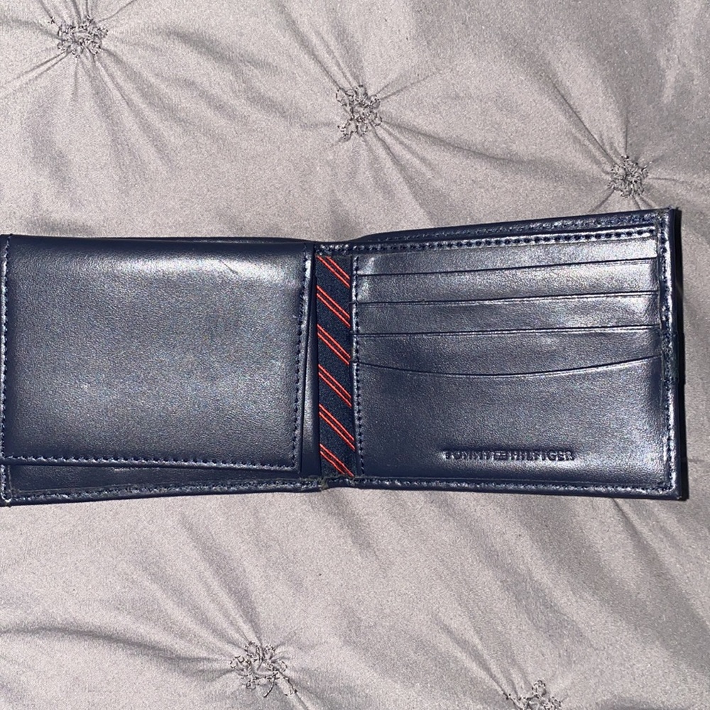 Tommy Hilfiger wallet - Picture 4 of 7
